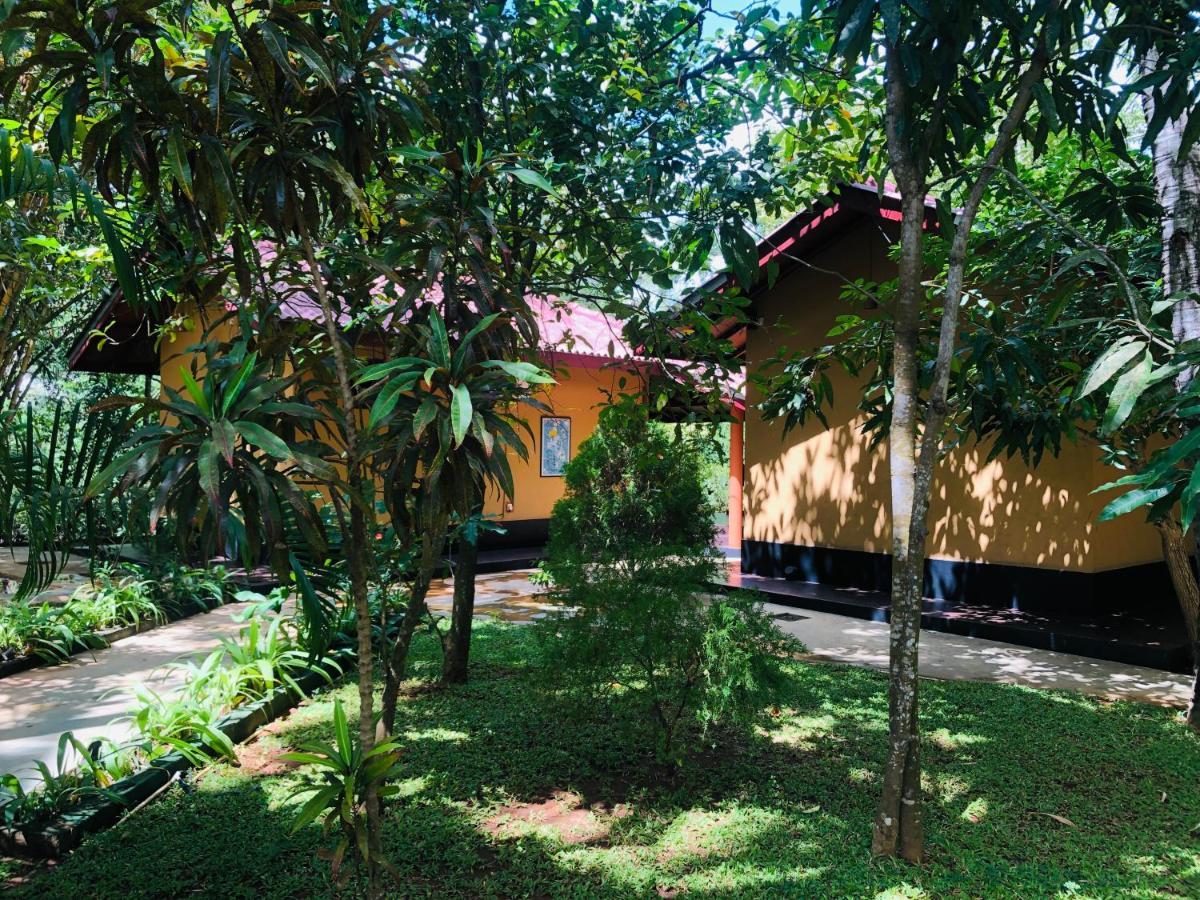 Richards Cabanas Tissamaharama Exterior photo